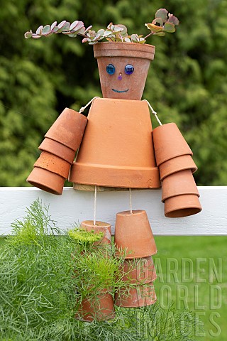 Character_in_terracotta_pots_on_a_fence