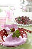 NAPKINS WITH STRAWBERRY AND TABLE SET