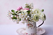 MALUS X EVERESTE  ROSA  RANUNCULUS ASIATICUS IN BOUQUET  IN A VINTAGE PITCHER