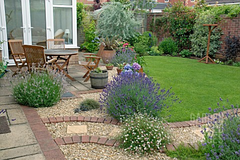 SUBURBAN_BACK_GARDEN_WITH_CONSERVATORY_BORDERS_AND_LAWN