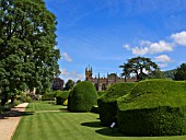 TOPIARY HEDGES, SUDELEY CASTLE GARDENS