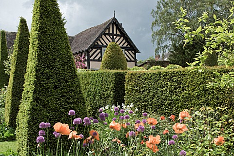 OUTSTANDING_COUNTRY_HOUSE_AND_GARDEN_AT_WOLLERTON_OLD_HALL