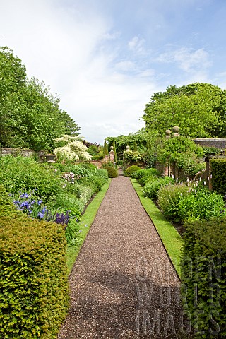Turf_edging_between_borders_and_gravel_path_borders_of_herbaceous_perennials