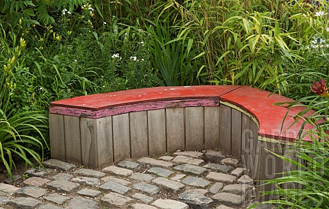 Cobbled_patio_with_homemade_wooden_garden_seat