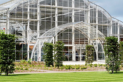THE_ENTRANCE_TO_THE_BICENTENARY_GLASSHOUSE__RHS_WISLEY_JUNE_2007