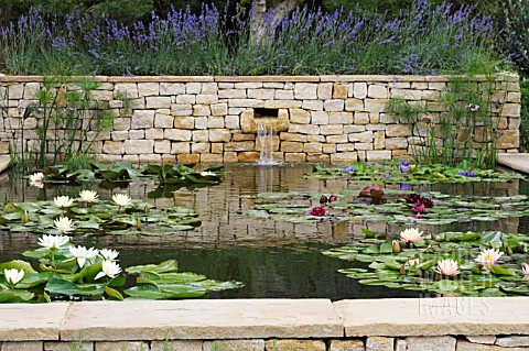 THE_DORSET_WATER_GARDEN_ROMANTIC_CHARM_AT_THE_HAMPTON_COURT_PALACE_FLOWER_SHOW_JULY_2008