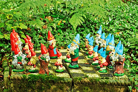 GNOMES_AT_THE_GNOME_RESERVE